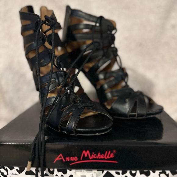 Women’s high heels. - Picture 5 of 8